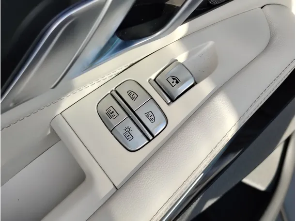 Car image 40