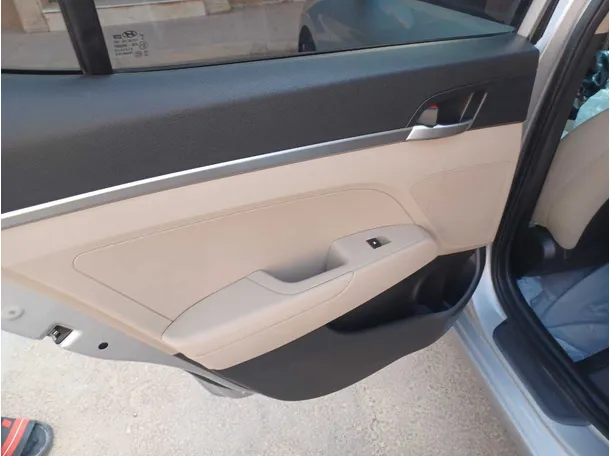 Car image 13