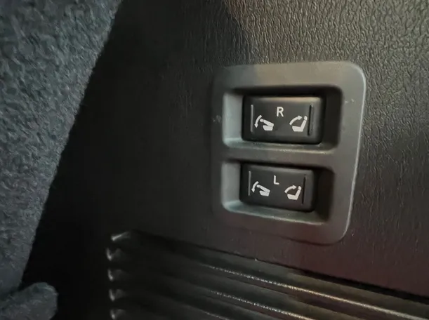 Car image 28