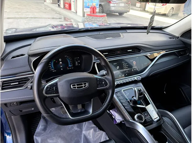 Car image 11