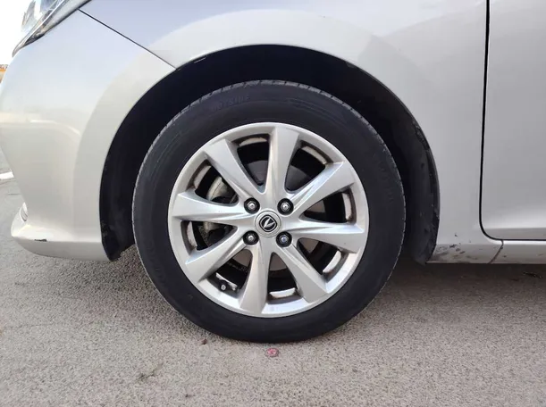 Car image 10