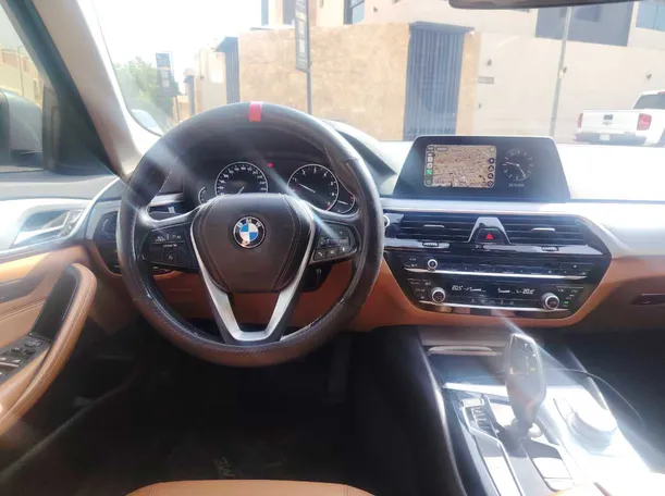 Car image 19