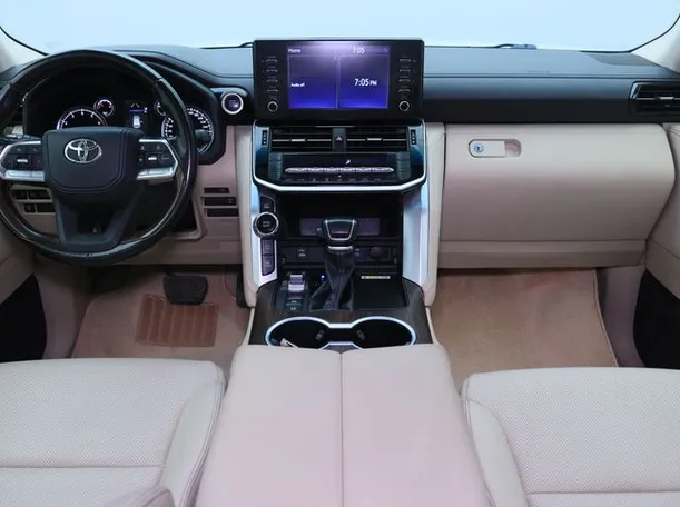 Car image 10