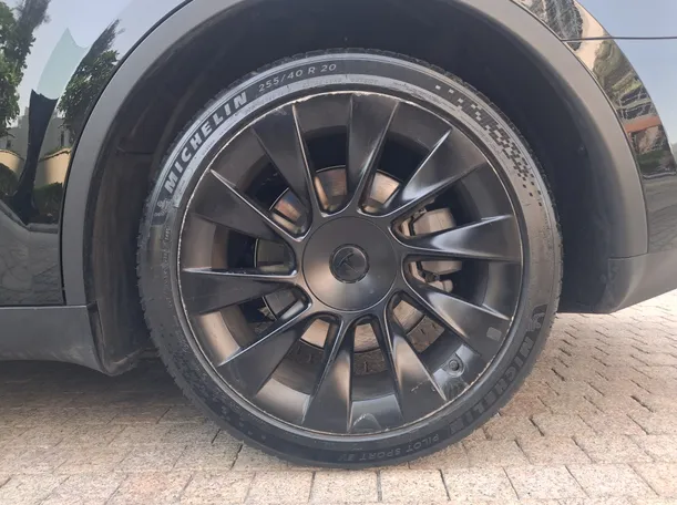 Car image 9