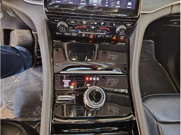 Car image 25