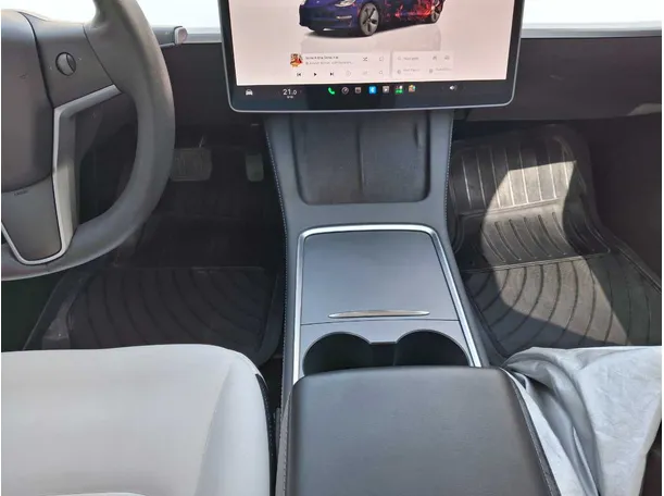 Car image 15