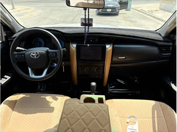 Car image 18