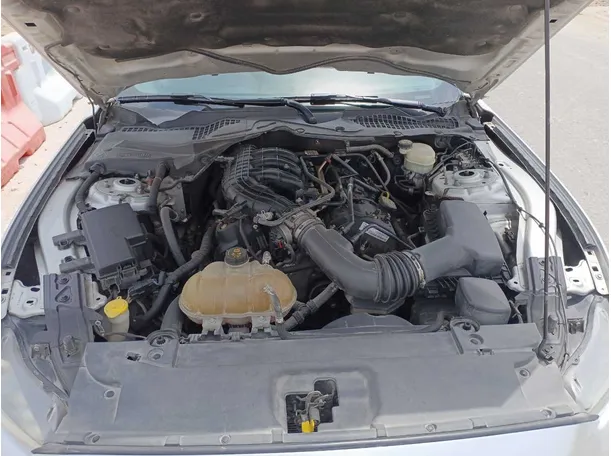Car image 19