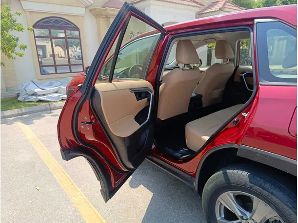 Car image 16