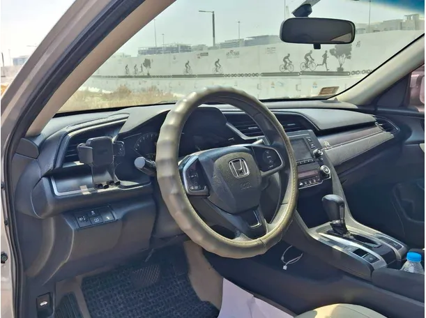 Car image 11