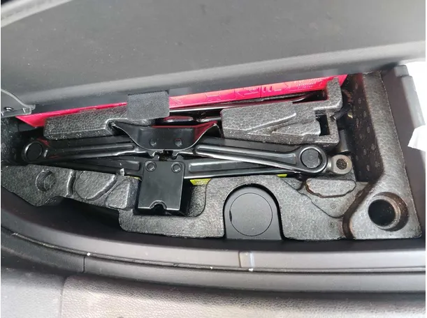 Car image 48