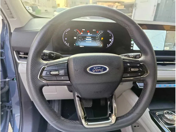 Car image 23