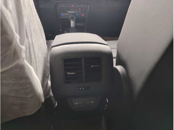 Car image 29