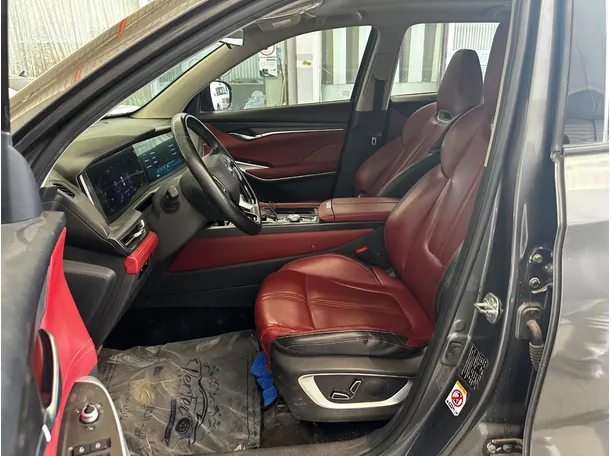 Car image 11