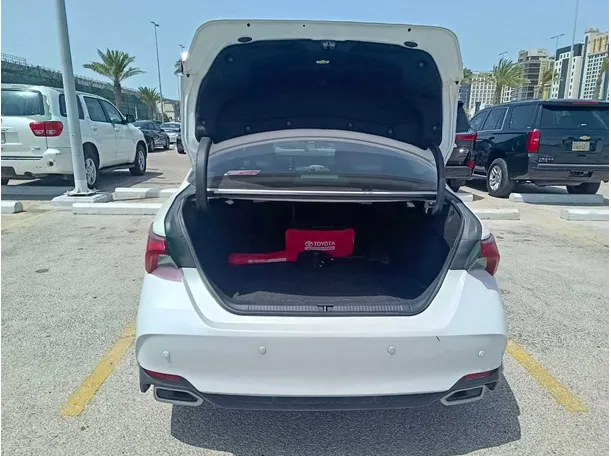 Car image 28