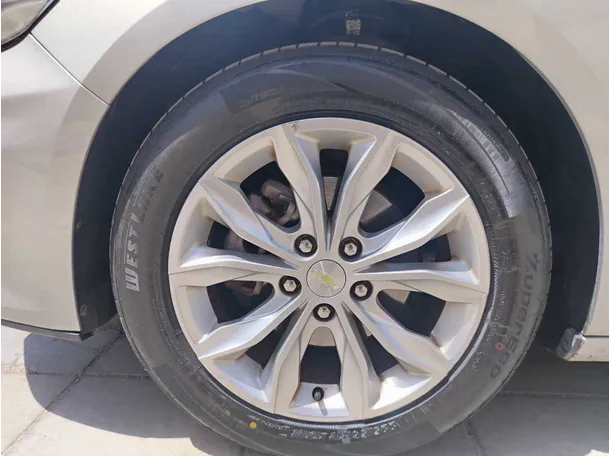 Car image 10