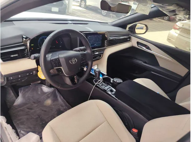 Car image 13