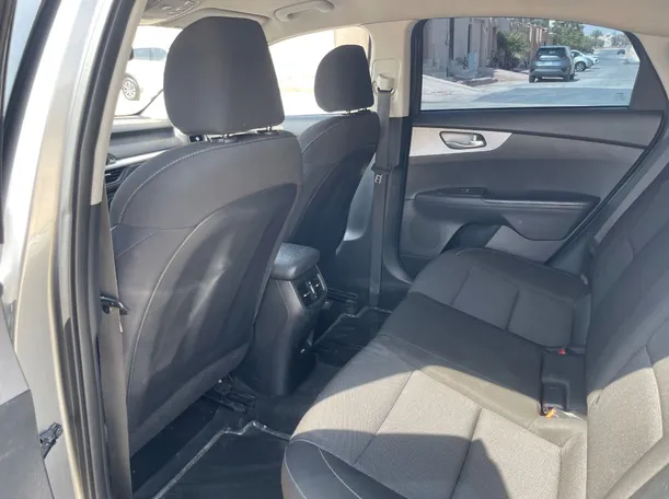 Car image 16
