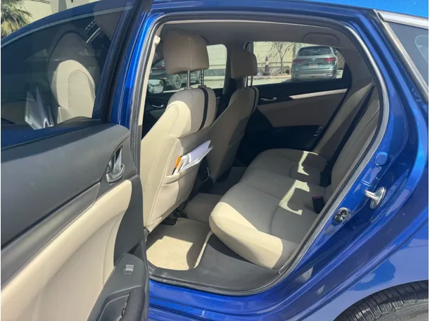 Car image 13