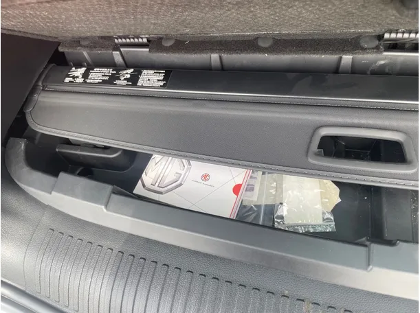 Car image 24