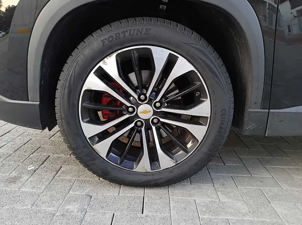 Car image 9