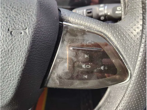 Car image 26