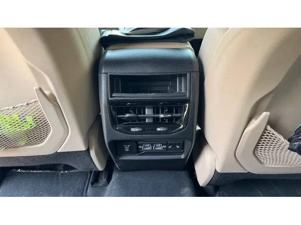 Car image 27