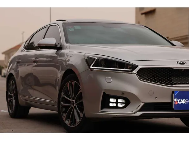 Car image 8