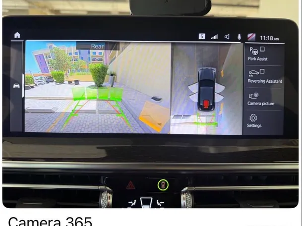 Car image 12