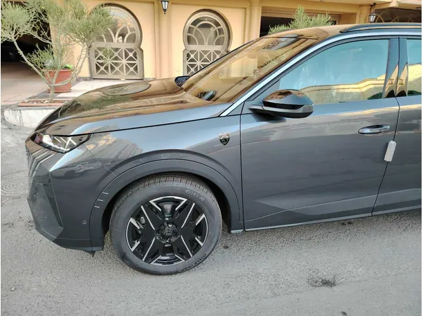 Car image 9