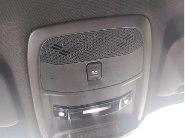 Car image 27