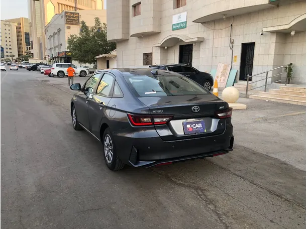 Car image 7