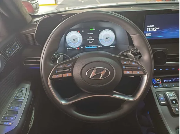 Car image 19