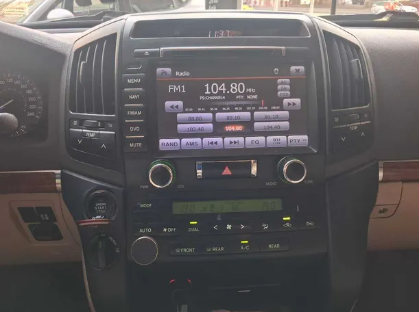Car image 16