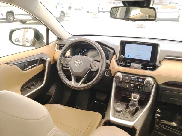 Car image 24