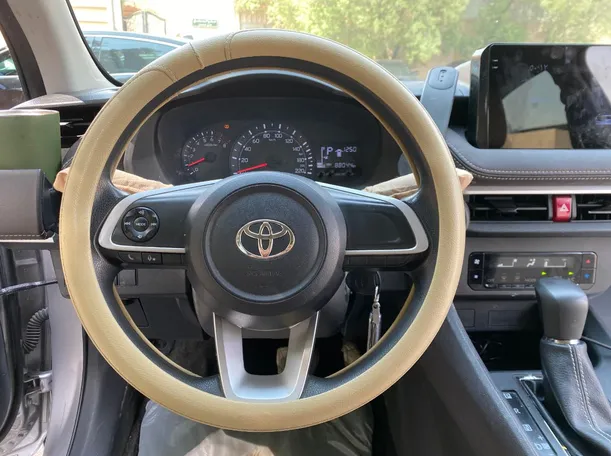 Car image 16