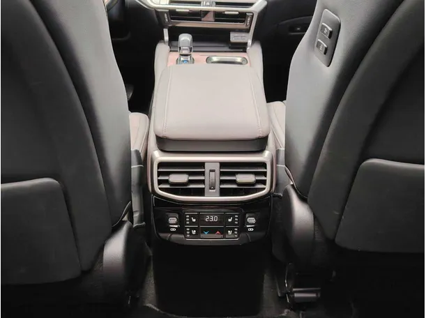 Car image 34
