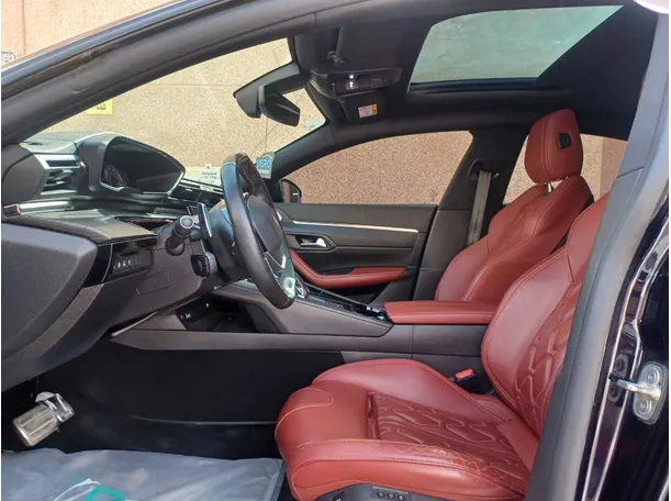 Car image 10