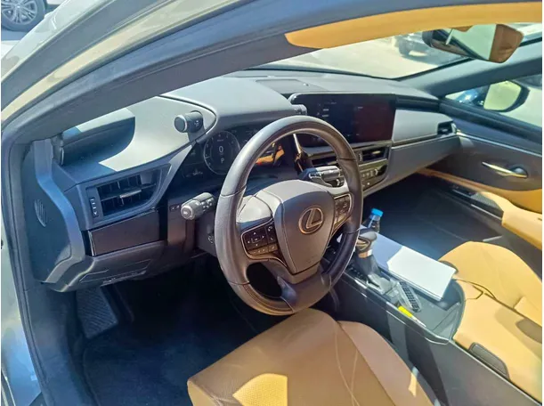 Car image 13