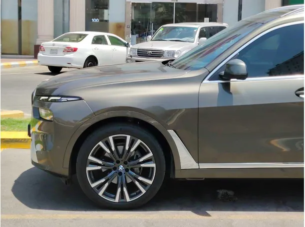 Car image 9