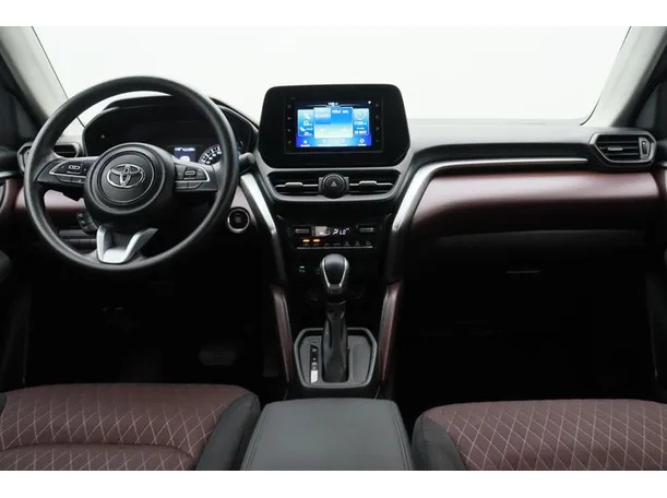 Car image 14