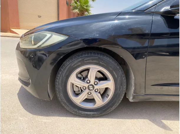 Car image 9