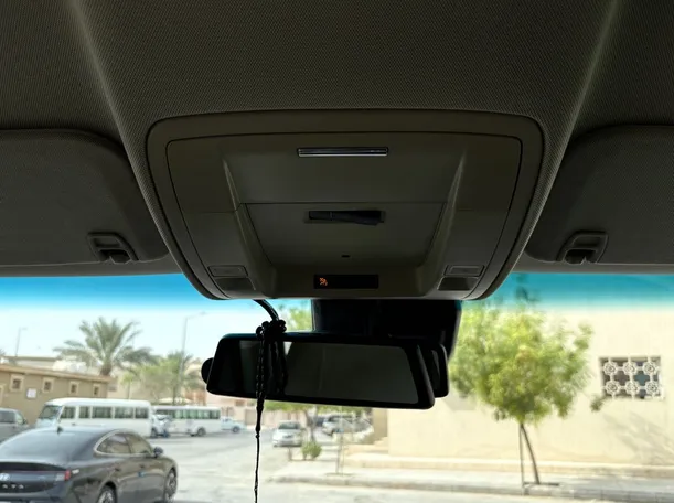 Car image 25