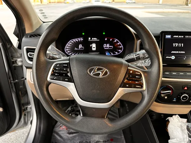 Car image 18