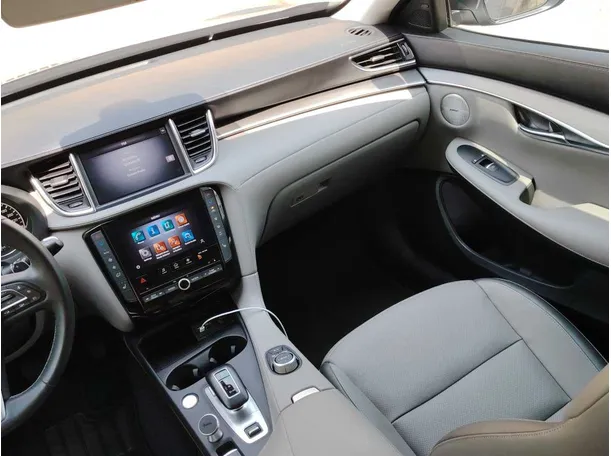 Car image 20