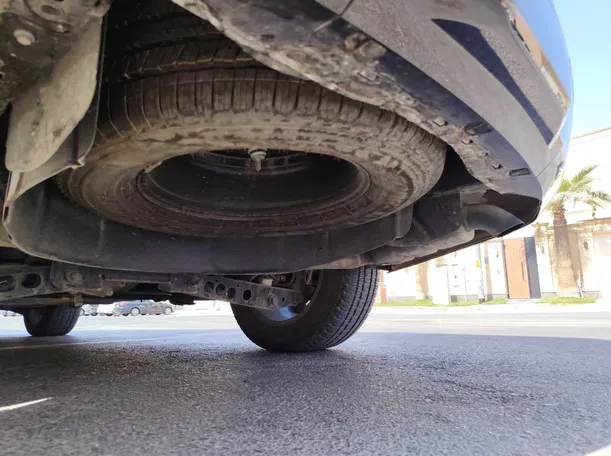 Car image 32