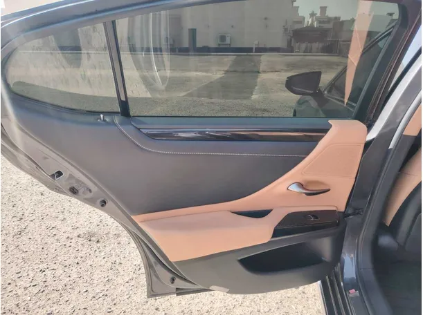 Car image 30