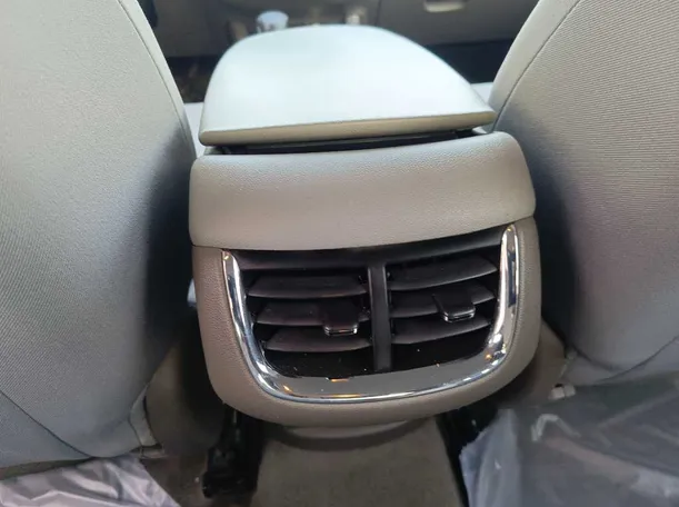 Car image 28