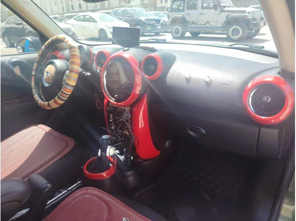 Car image 18