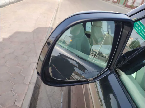 Car image 28